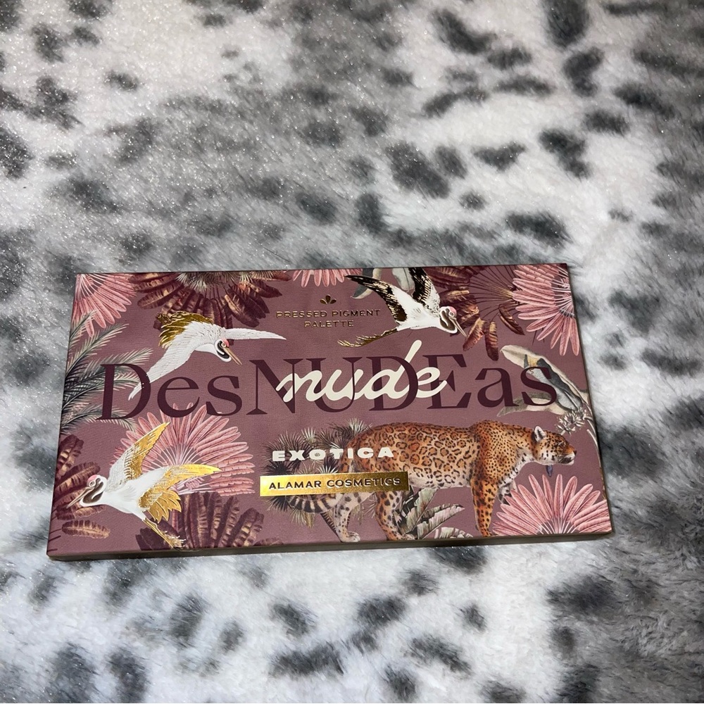 Alamar Cosmetics Eyeshadow palette